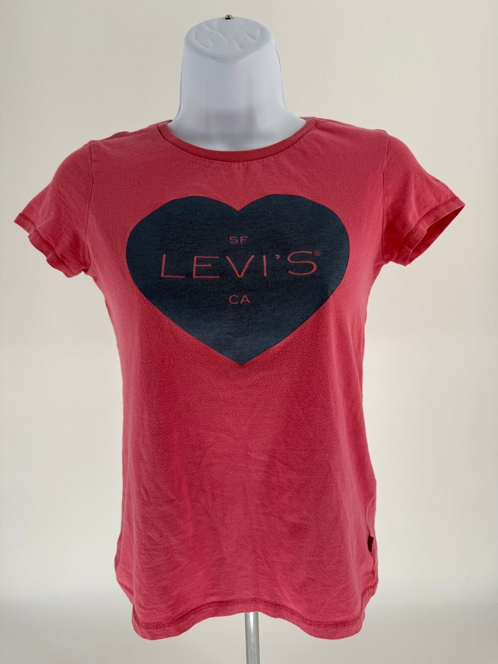 Levi’s Women’s XS Red Heart Logo Graphic T Shirt Short Sleeve Cotton Tee